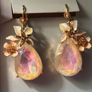 NWT Betsey Johnson dangling teardrop earrings with pink and white flowers.